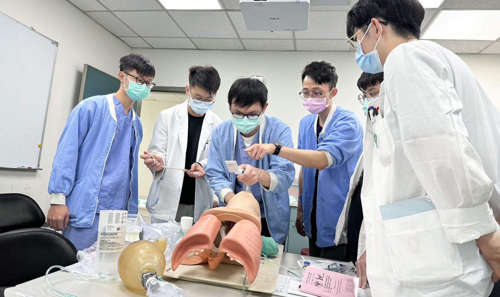 Simulation training in critical care